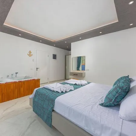 Montana Jakuzili Balayi Tatil Villasi Kas